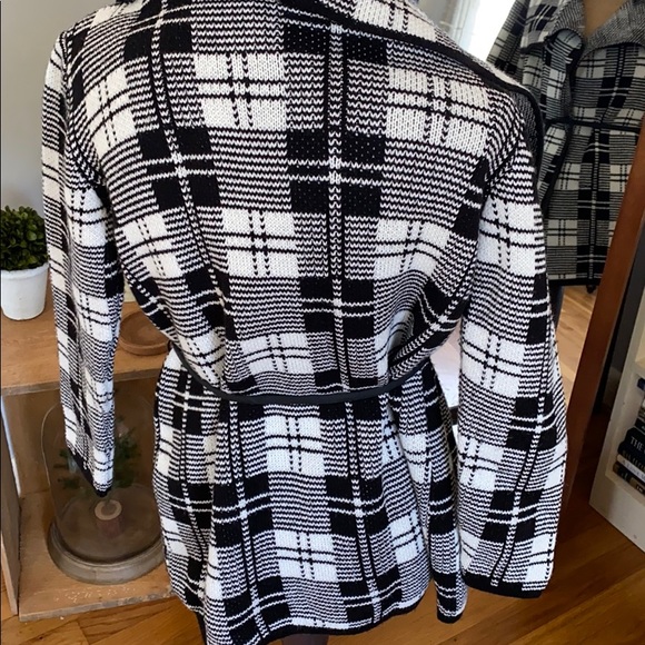 Sweater wrap with belt - Picture 3 of 6